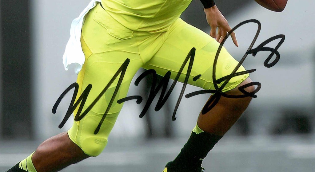 Marcus Mariota Autographed Oregon Ducks 8x10 Photo image 1