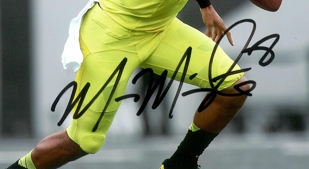 Marcus Mariota Autographed Oregon Ducks 8x10 Photo image 1