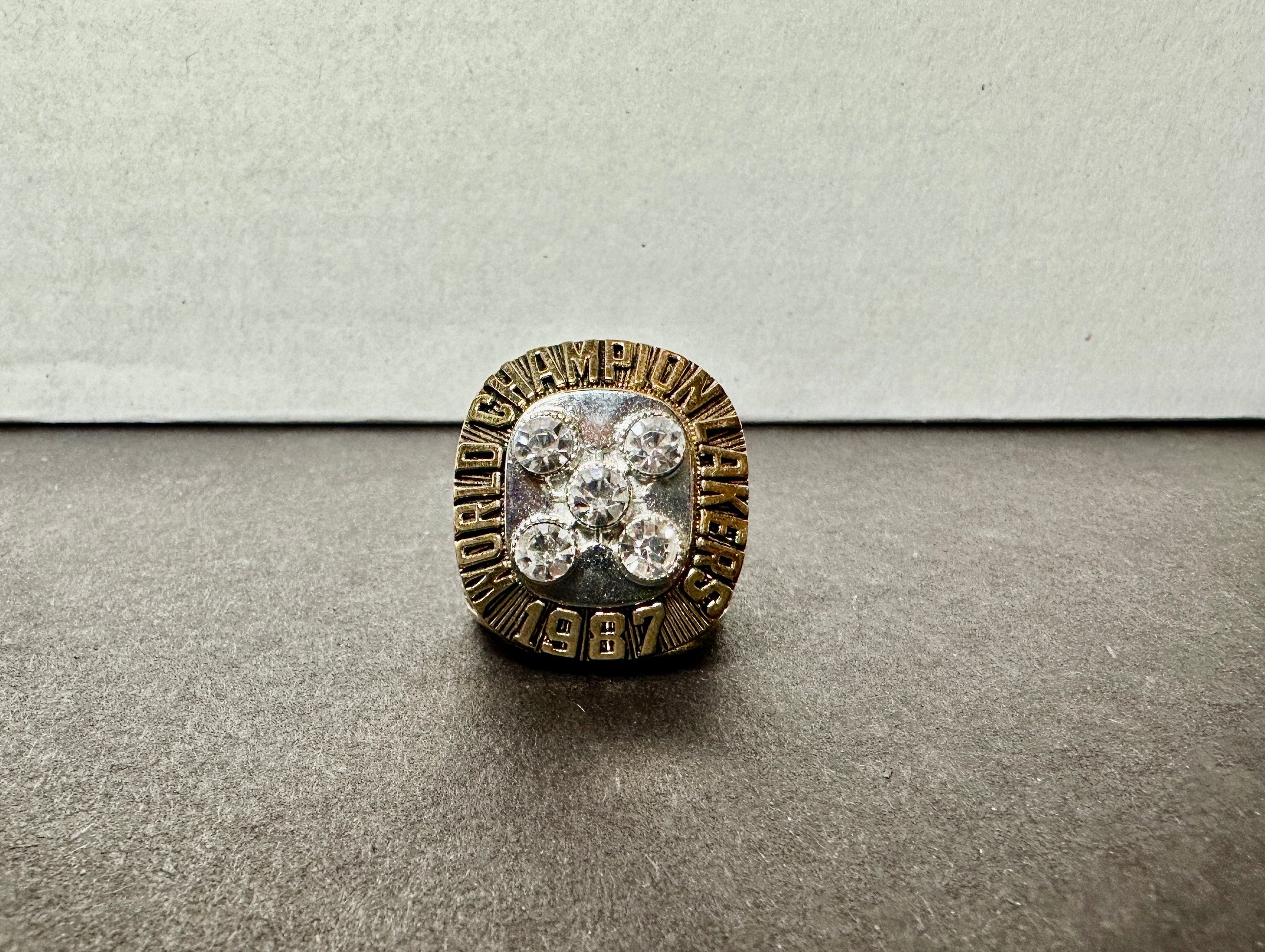 Magic Johnson 1987 Replica NBA Championship Ring image 0
