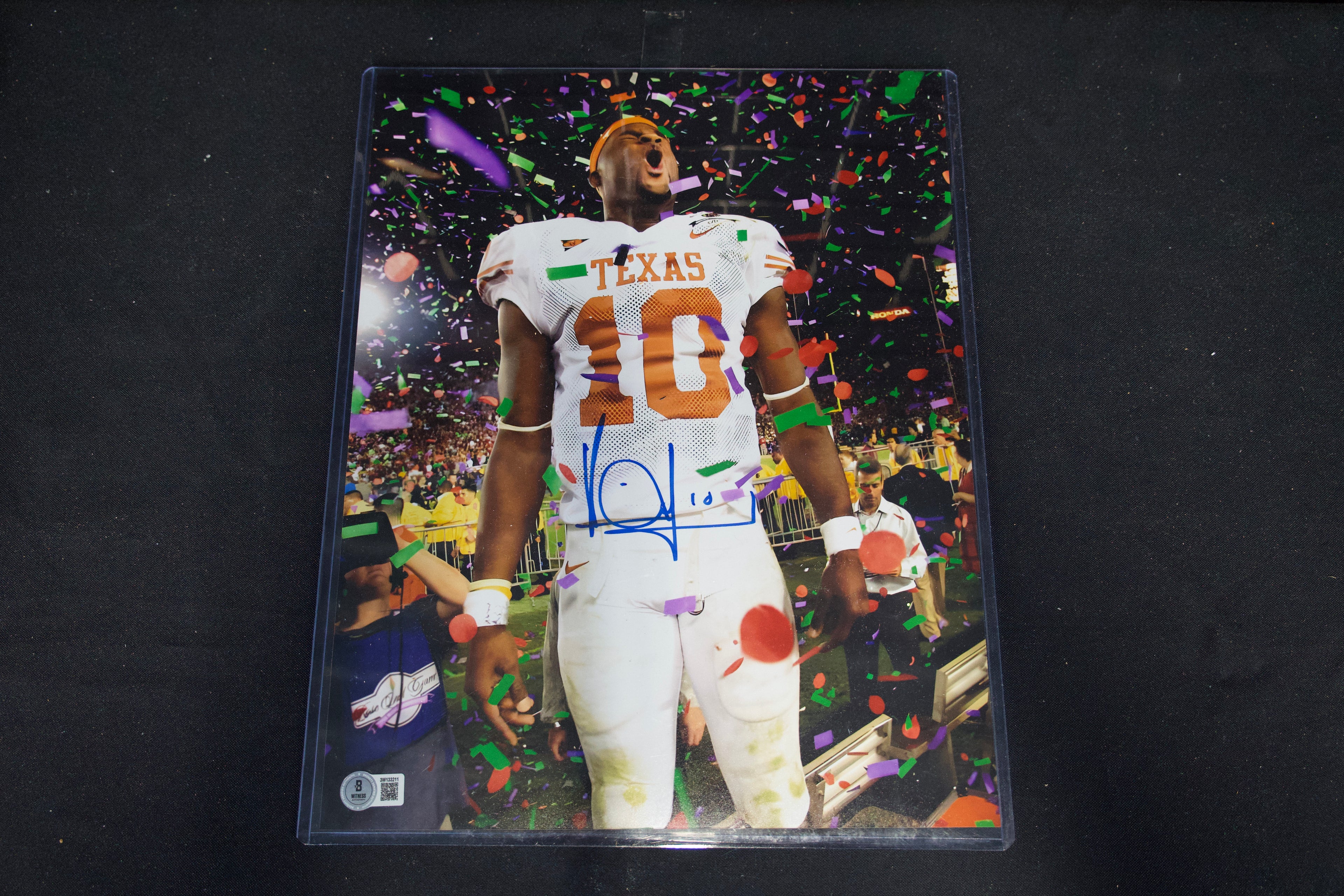Vince Young Autographed Longhorns 11x14 Nat'l Champs Celebration Photo