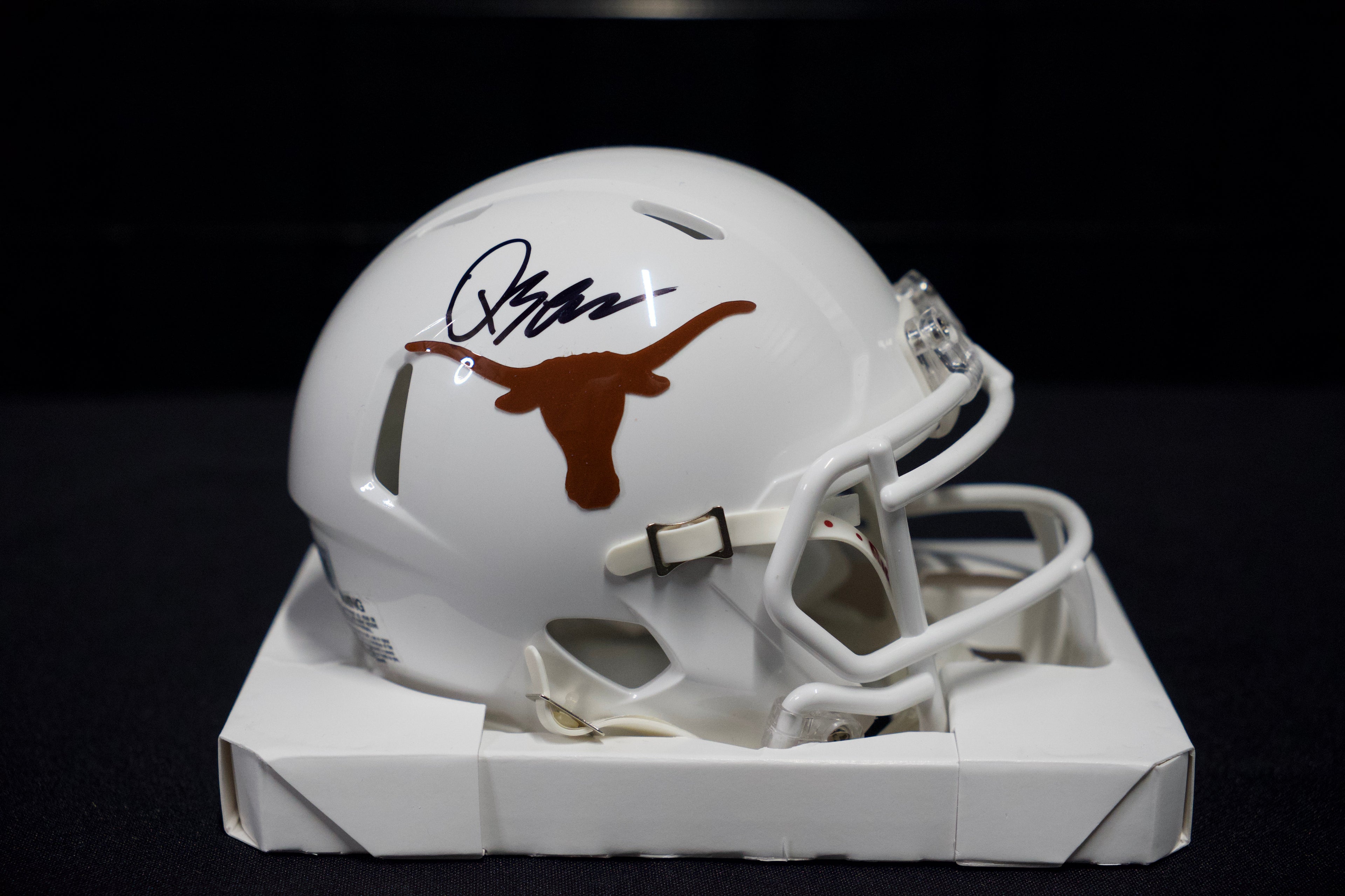 Quinn Ewers Autographed Longhorns Mini Helmet
