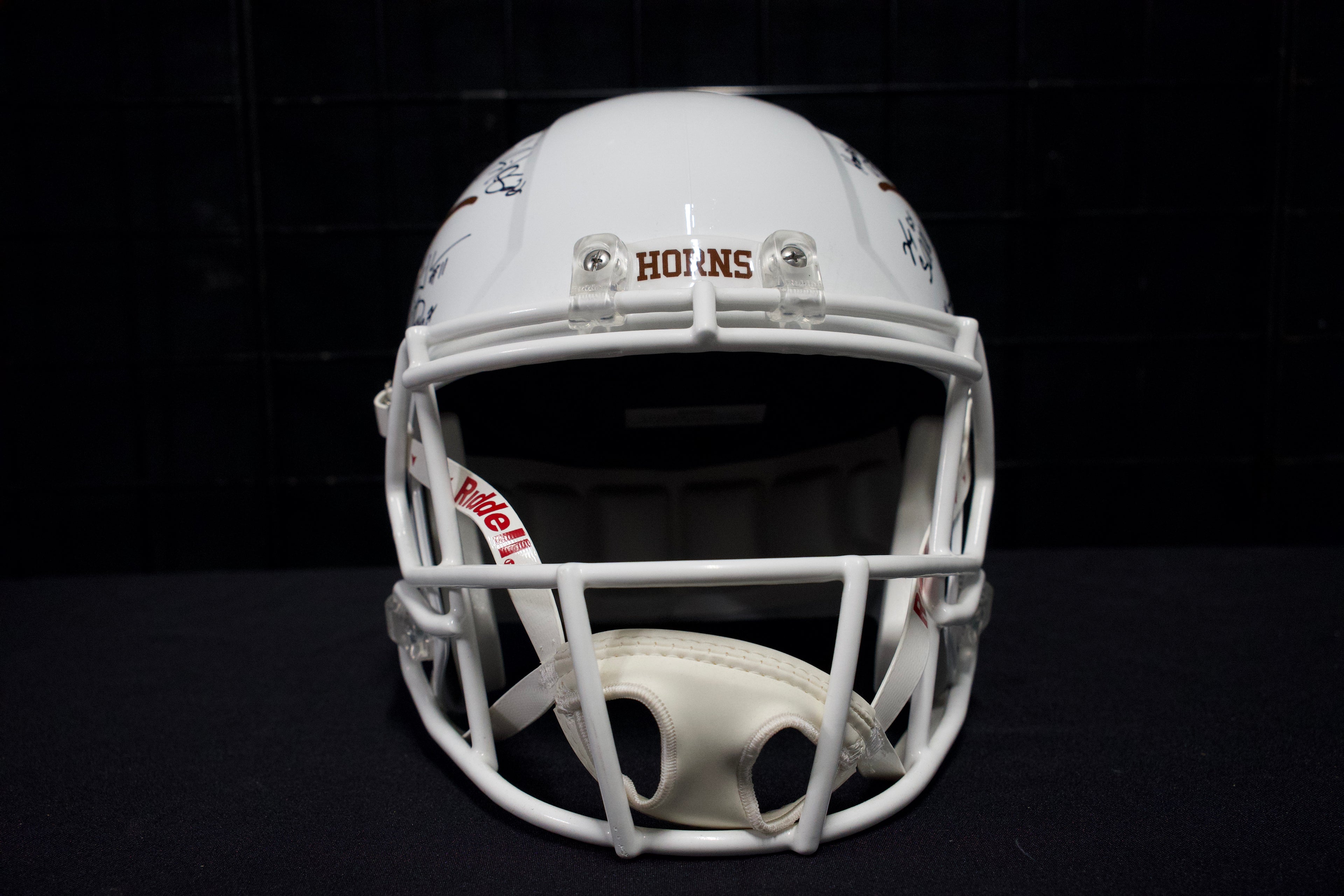 2005 Longhorns National Champions Helmet signed by 24 members
