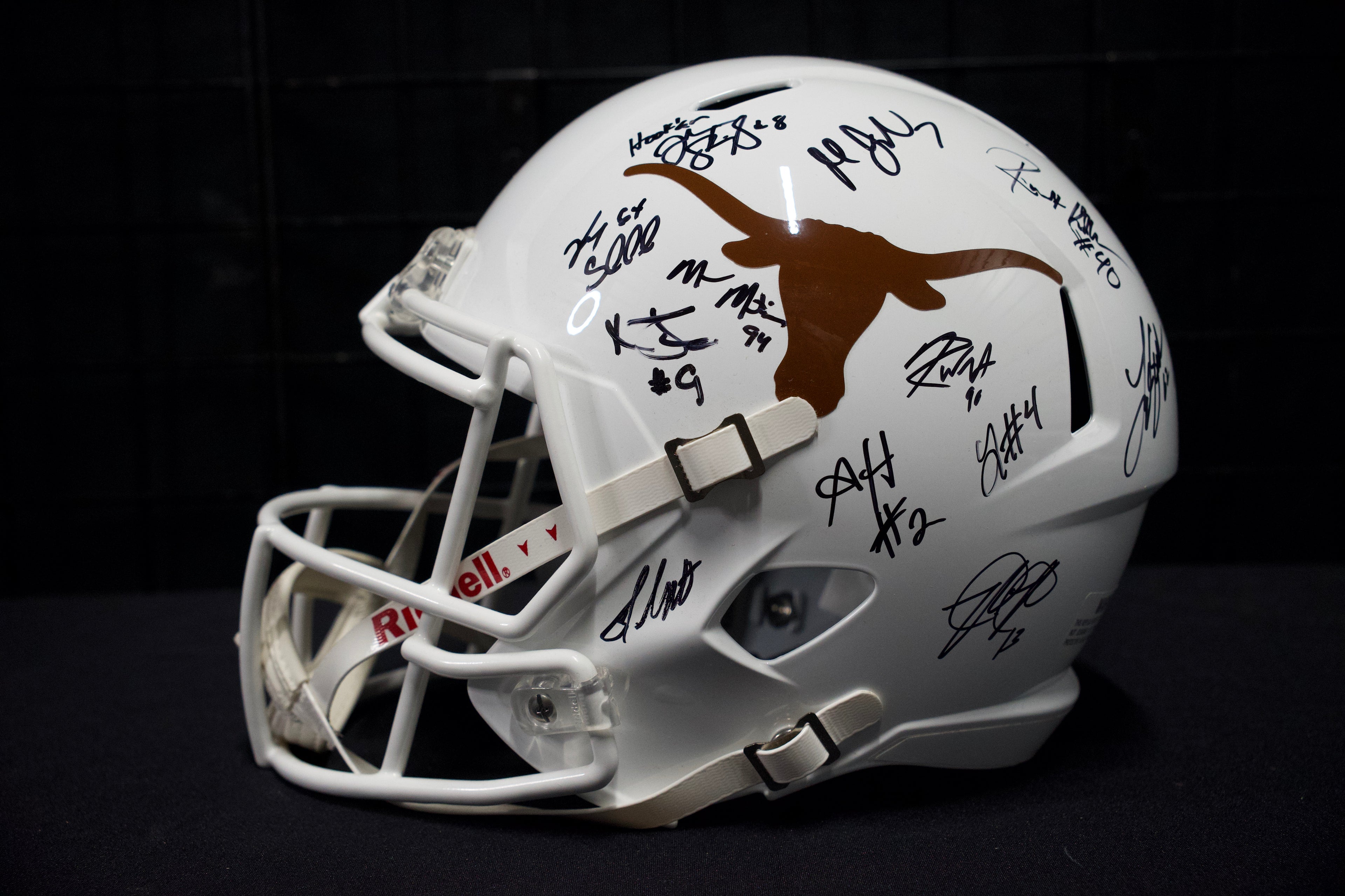 2005 Longhorns National Champions Helmet signed by 24 members