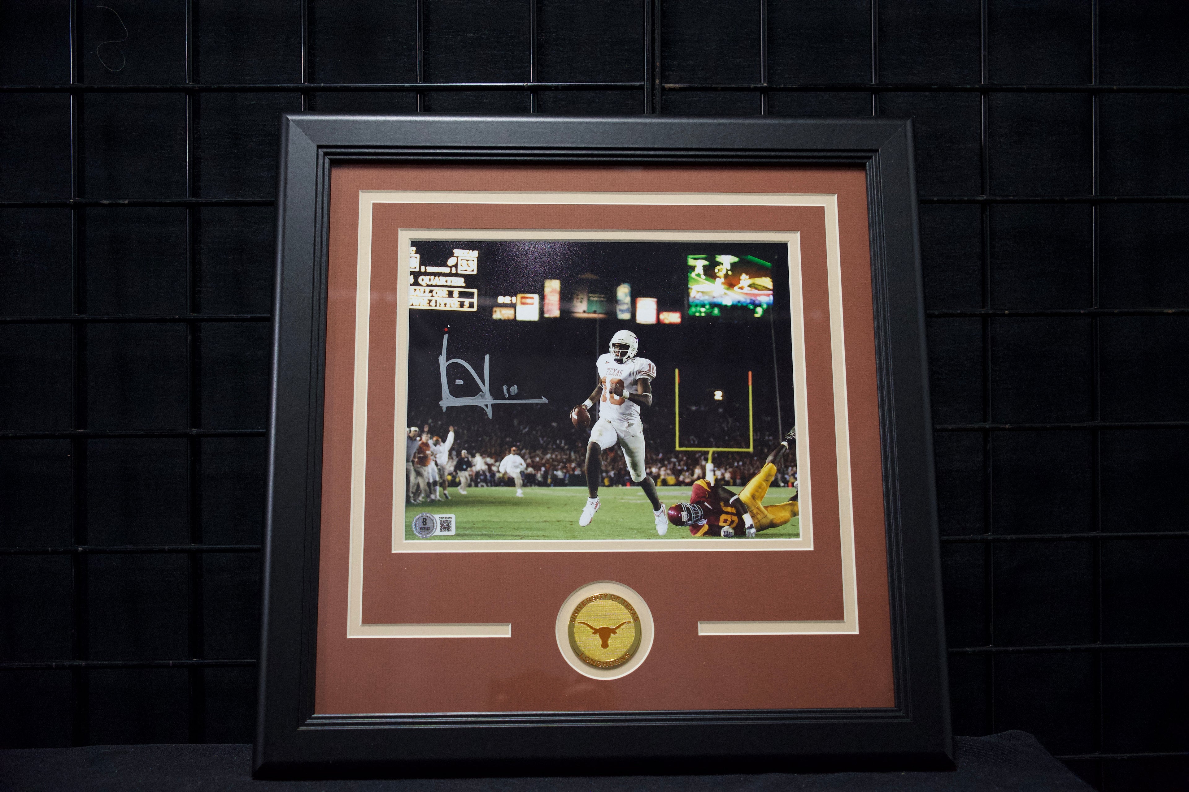 Vince Young Framed Autographed Longhorns 8x10 Nat'l Championship Photo