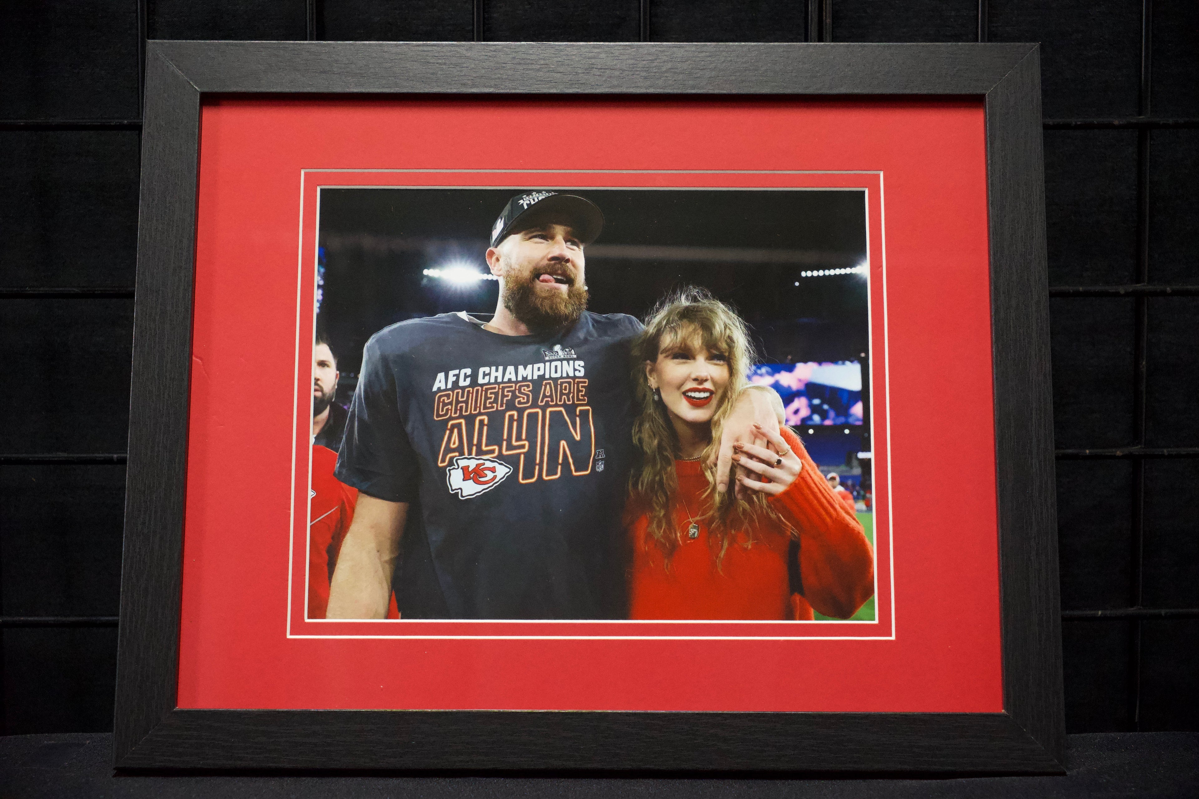 Travis Kelce & Taylor Swift Framed Unsigned 8x10 Photo