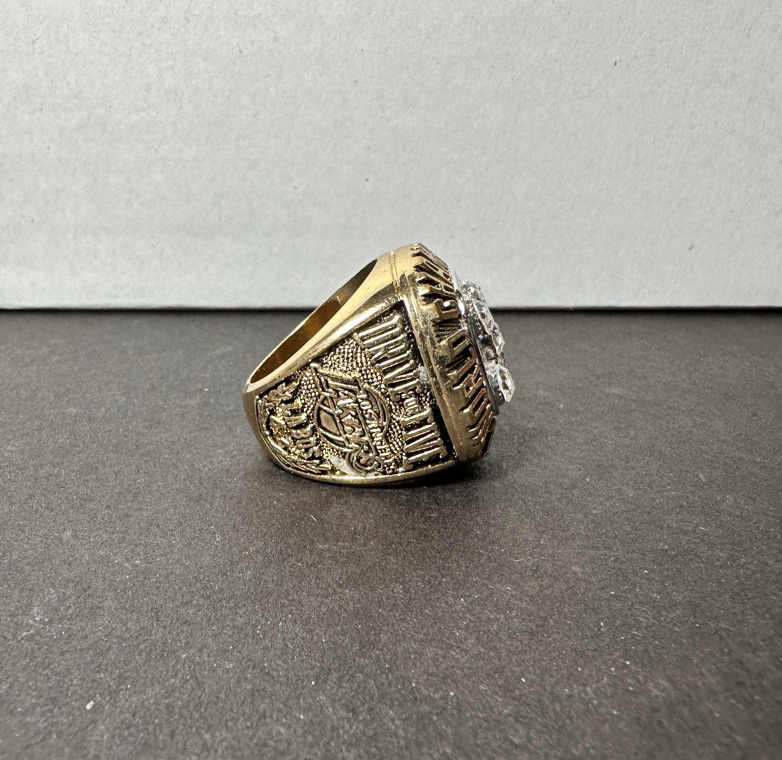 Magic Johnson 1987 Replica NBA Championship Ring image 1